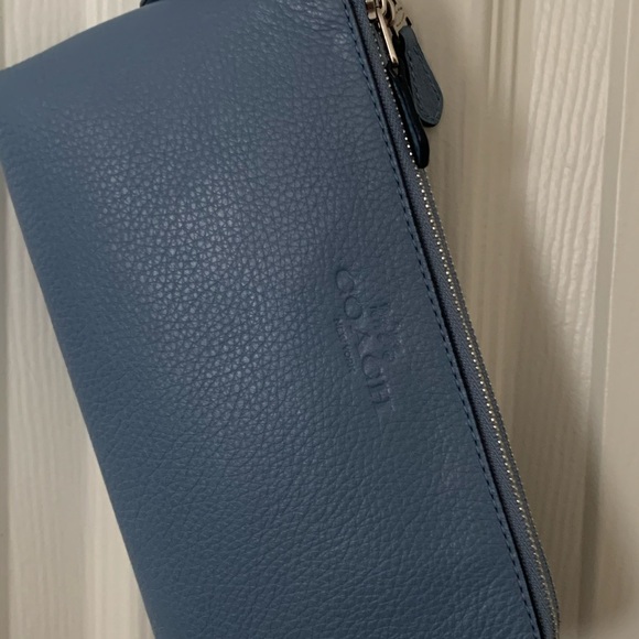 Coach wristlet - Picture 2 of 3